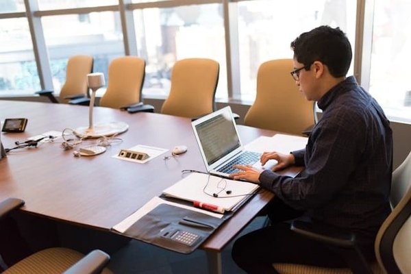 Comment former les employés à la résolution de conflits en milieu de travail ?