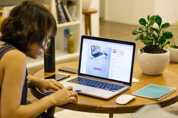 Comment évaluer l'efficacité des stratégies de télétravail pour les équipes de recherche et développement ?