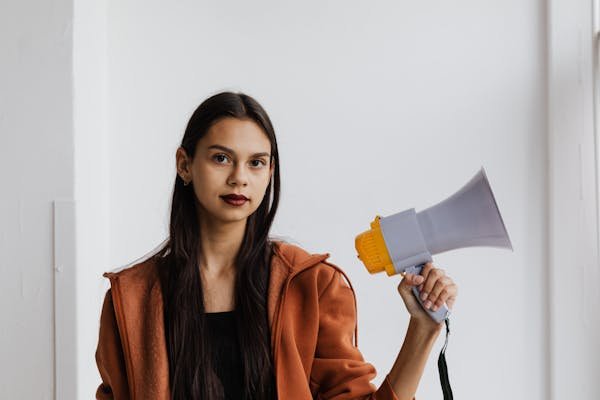 Boostez vos projets avec une voix-off féminine professionnelle